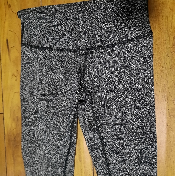 Lululemon Wunder Under Pant III, Line Up White Black, Size 4 - Picture 4 of 12